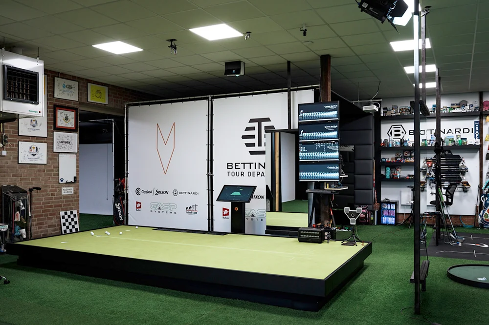Mikel Vos 3D putting